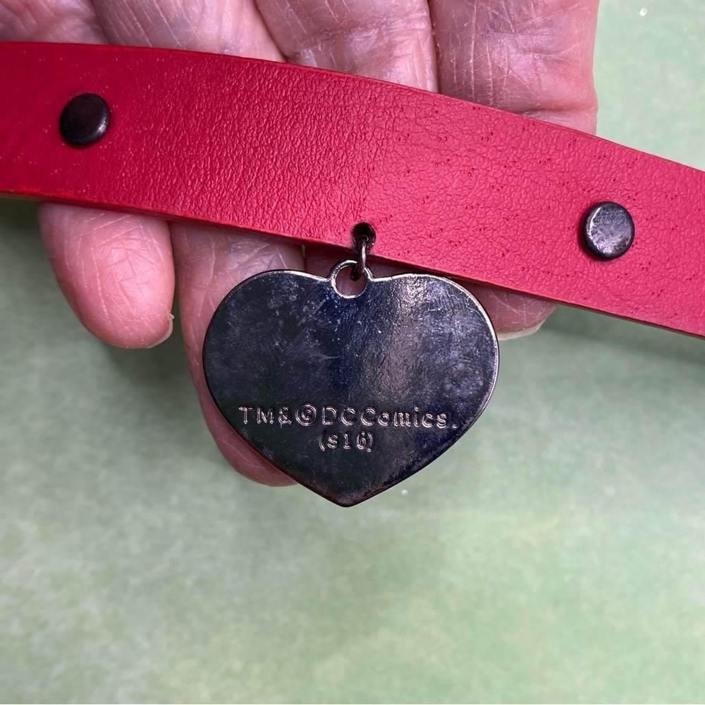 DC COMICS Harley Quinn Red & Black Leather Choker Necklace - Picture 7 of 8